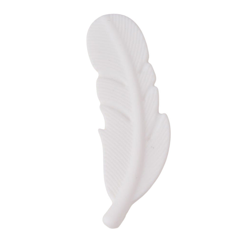 Venta al por mayor 10 piezas de cuentas de silicona de plumas 58 × 15 MM
